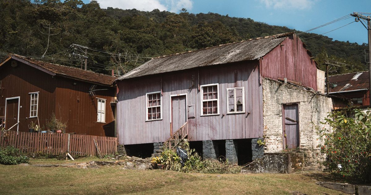 37 famílias de Umuarama recebem moradias com subsídio estadual no Residencial Monte Castello